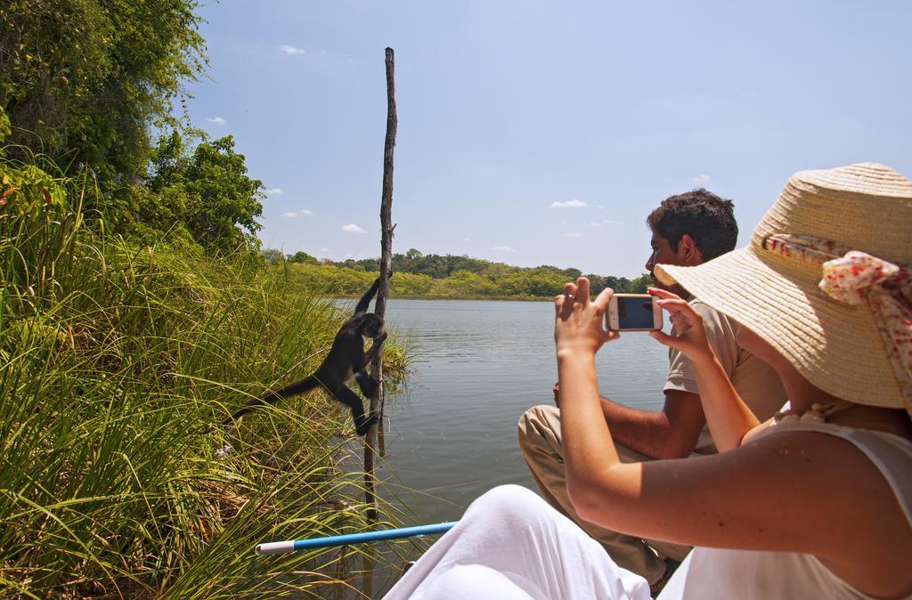 Las Lagunas Boutique Hotel Flores Buitenkant foto